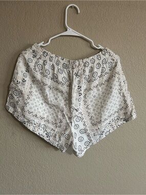Gilly Hicks White Smiley Bandana Print Lounge Top